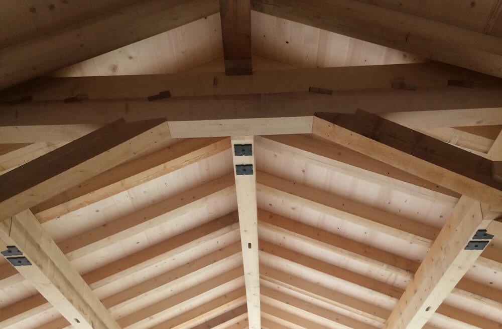 Dachkonstruktionen aus Fichte vom Bergholzzentrum Florinett in Bergün